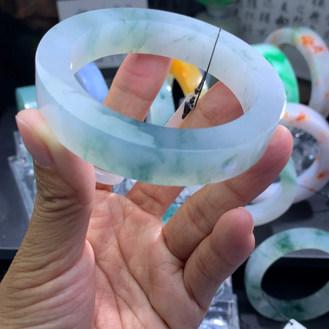 未镶嵌翡翠手镯定制翡翠