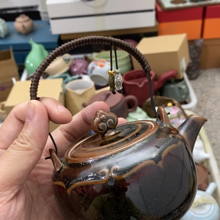 陶瓷艺术品及陶瓷壶