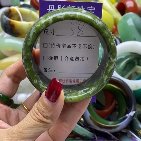 蛇纹石玉手镯未镶嵌