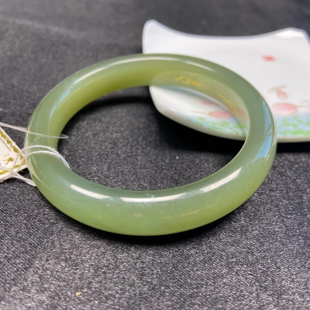 天然和田玉湖水绿55圈泥鳅背手镯