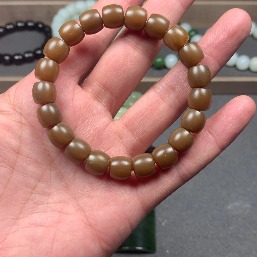 T***s和田玉未镶嵌手链