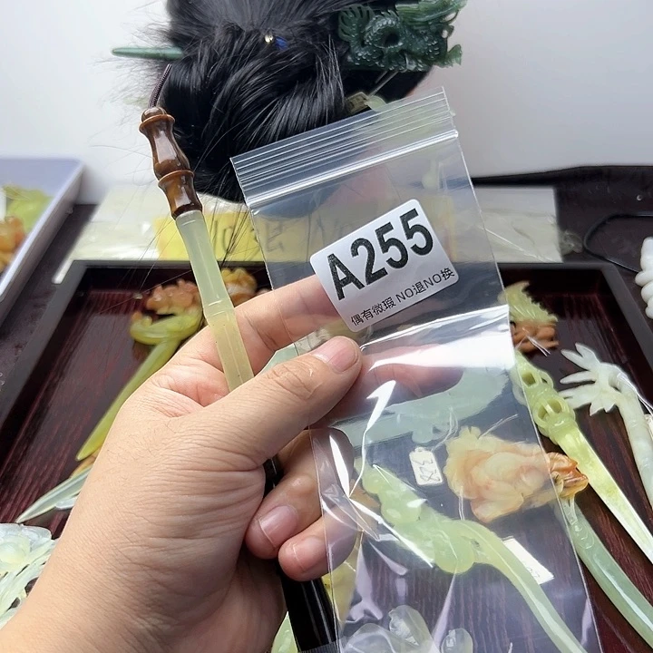 蛇纹石玉发饰合金谢*虞