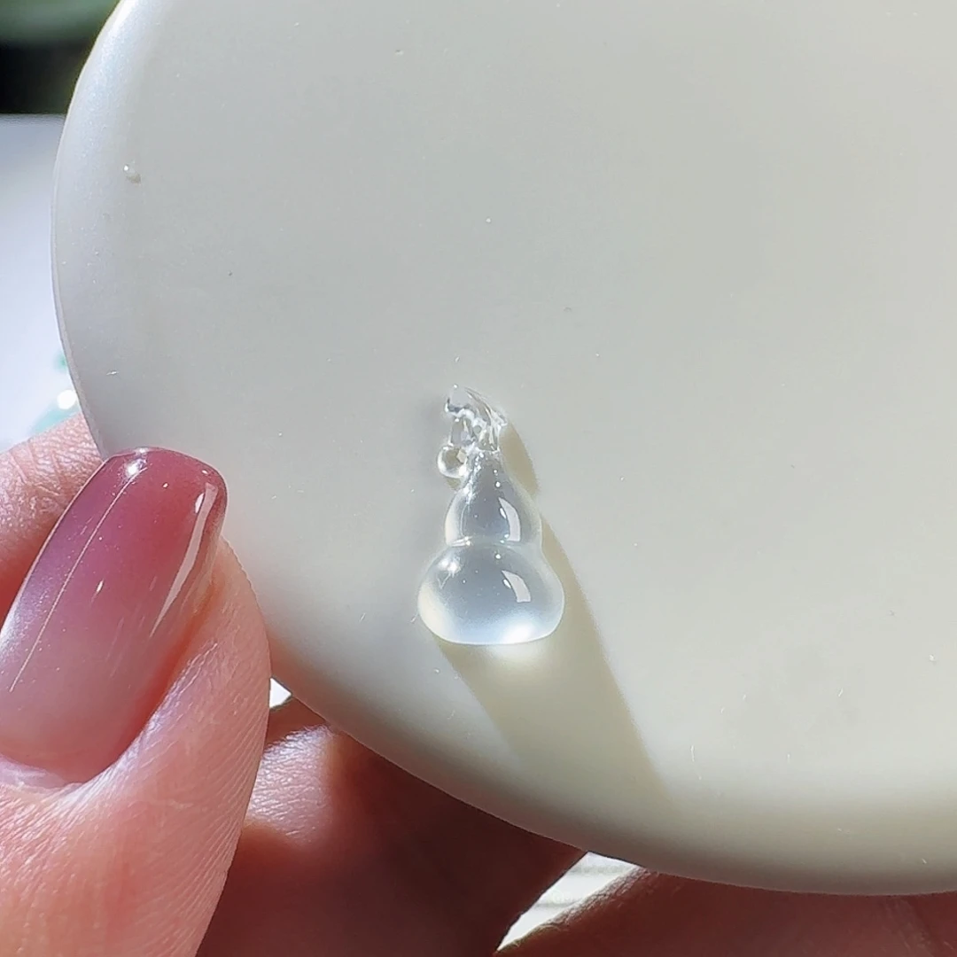 翡翠未镶嵌颈饰妮*子裸石