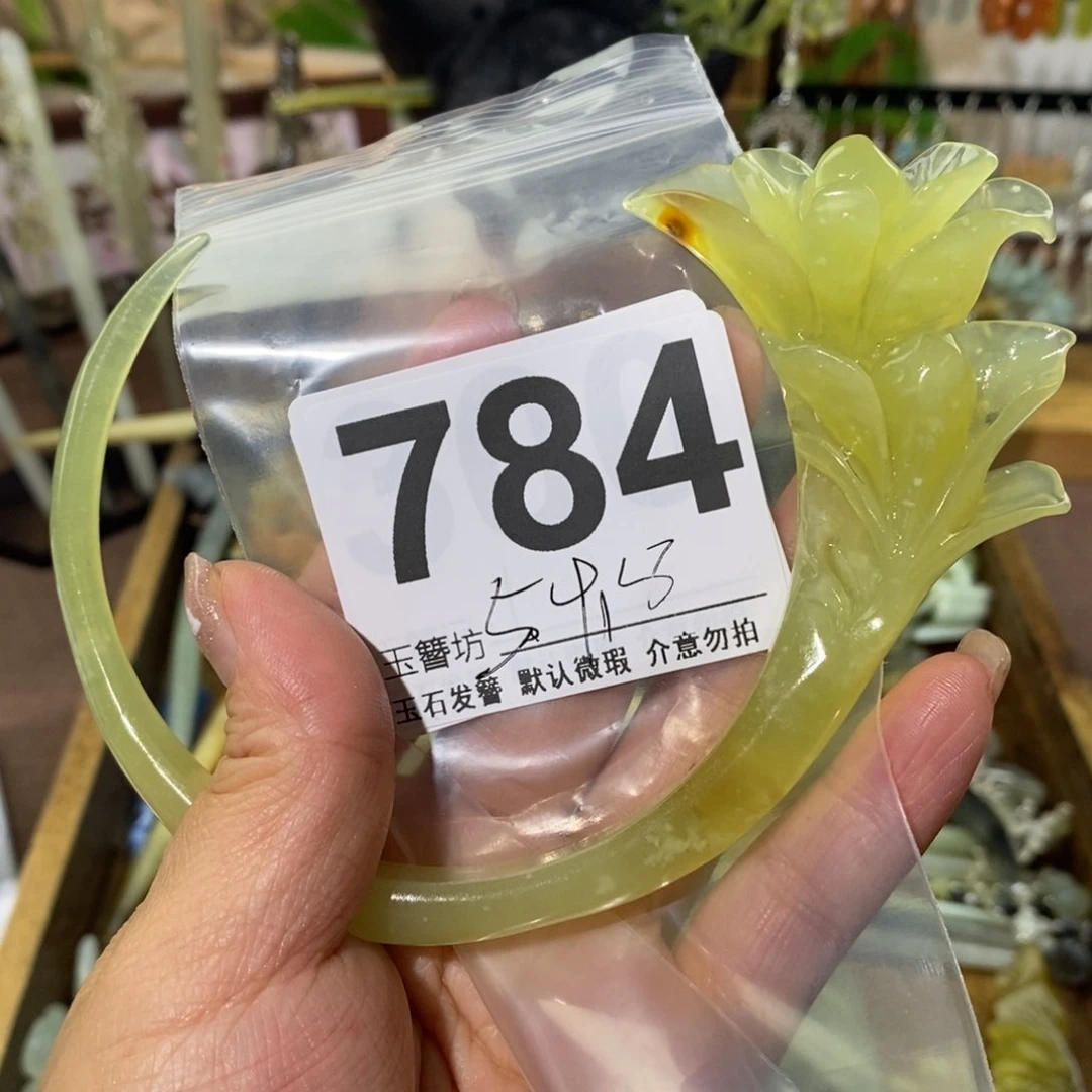 蛇纹石玉未镶嵌玉簪蹦****兔