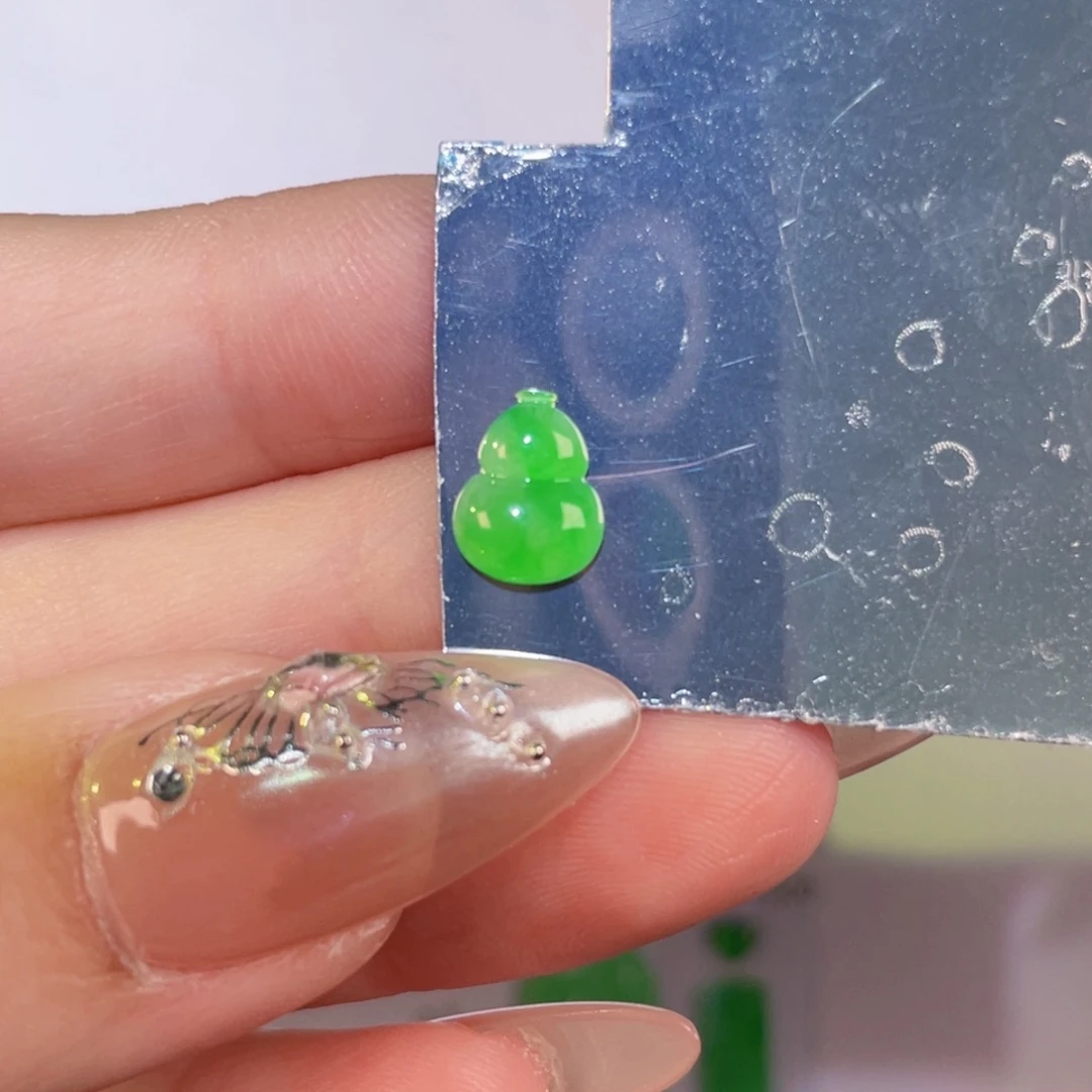 翡翠未镶嵌颈饰裸石