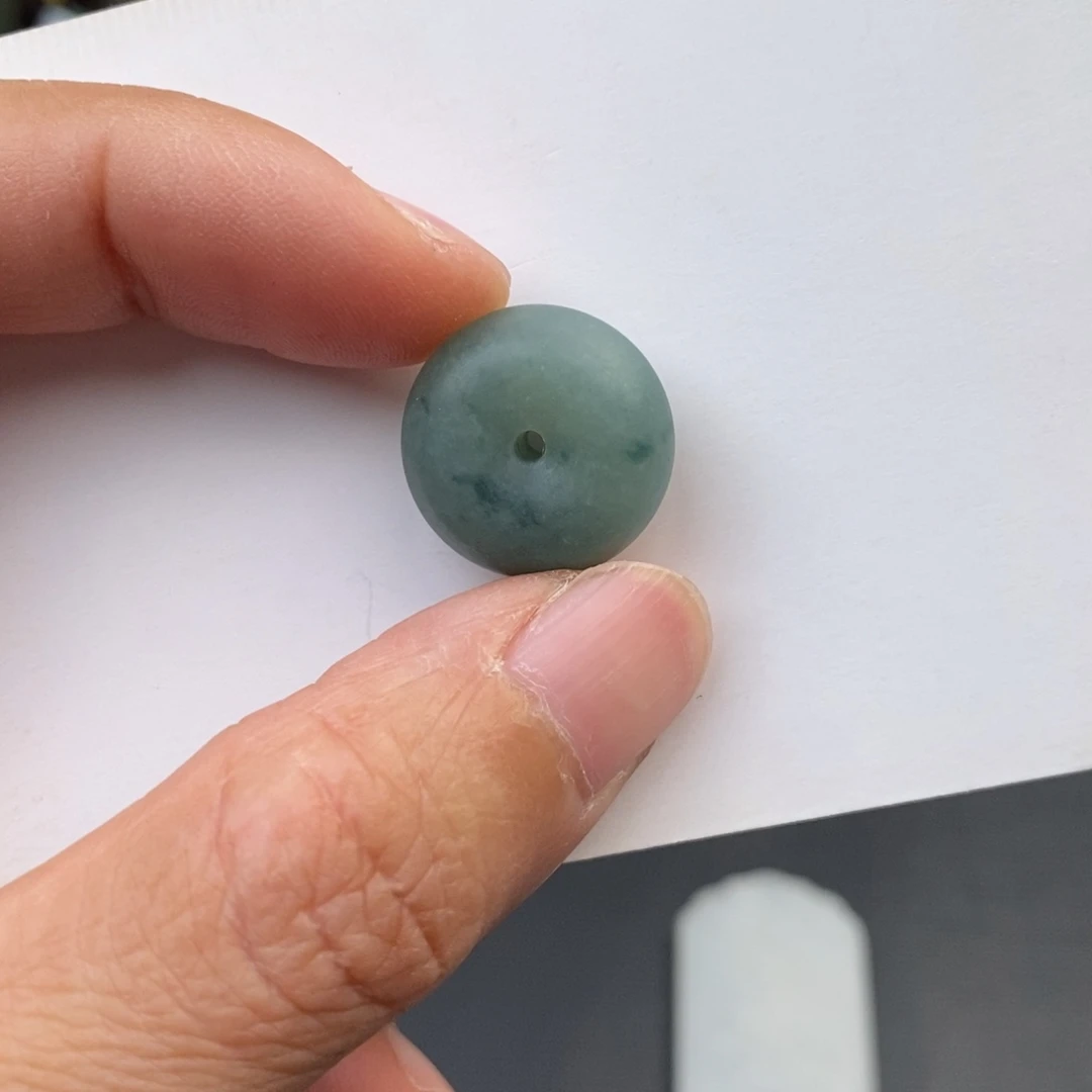 定制翡翠未镶嵌面包扣