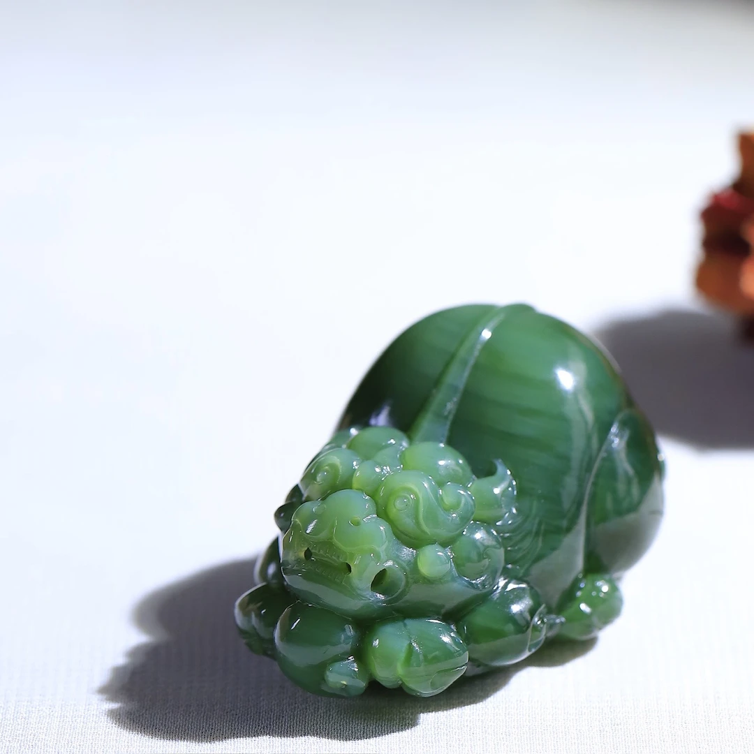 俄罗斯精品和田玉老坑碧玉菠菜緑猫眼招财貔貅挂件精工雕刻