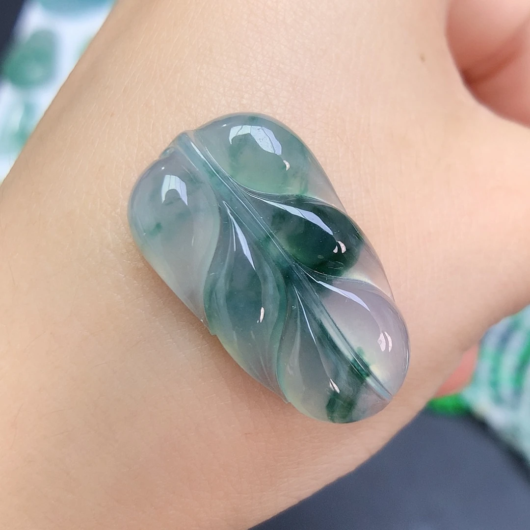 翡翠未镶嵌颈饰叶子