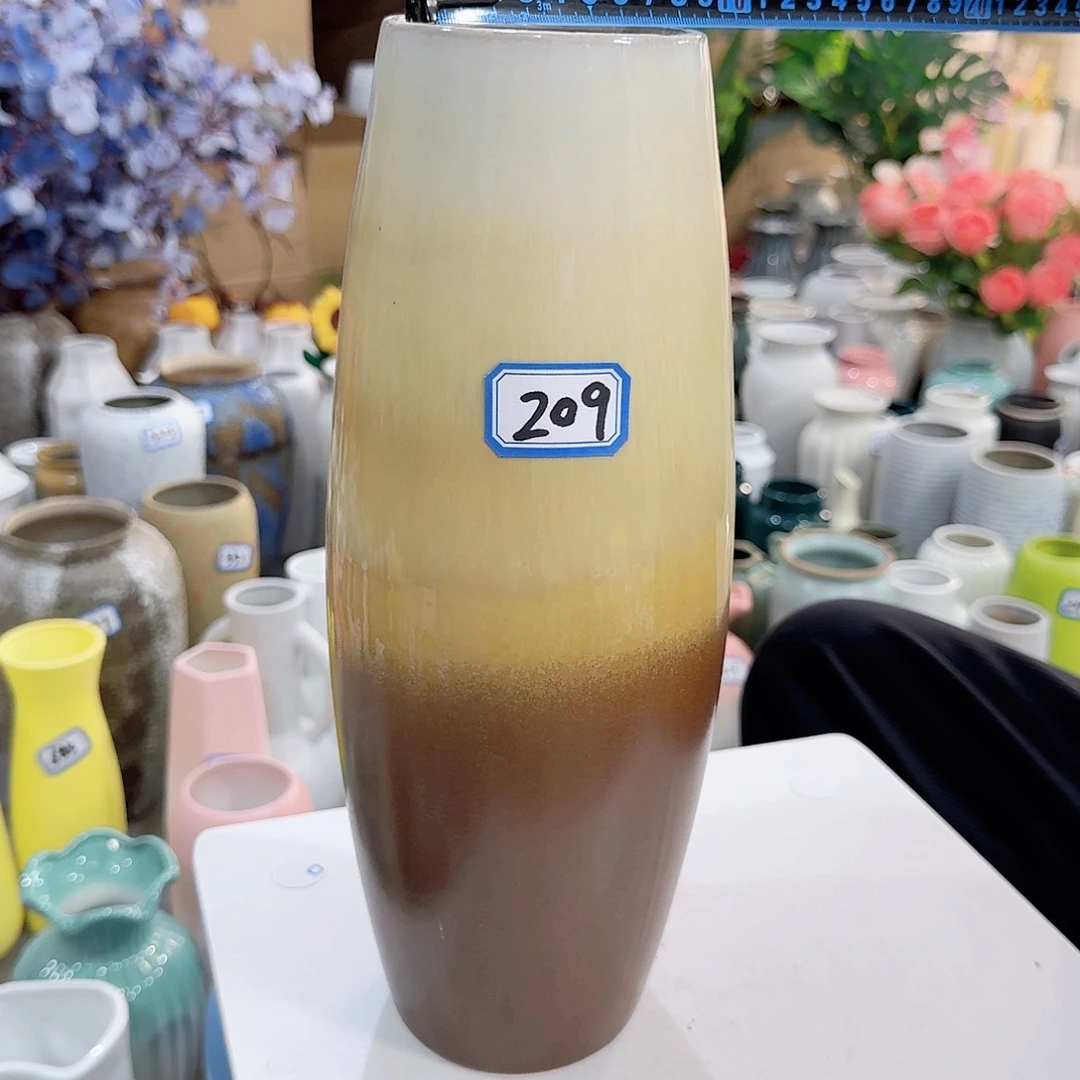 209号陶瓷高31厘米瑕疵一个