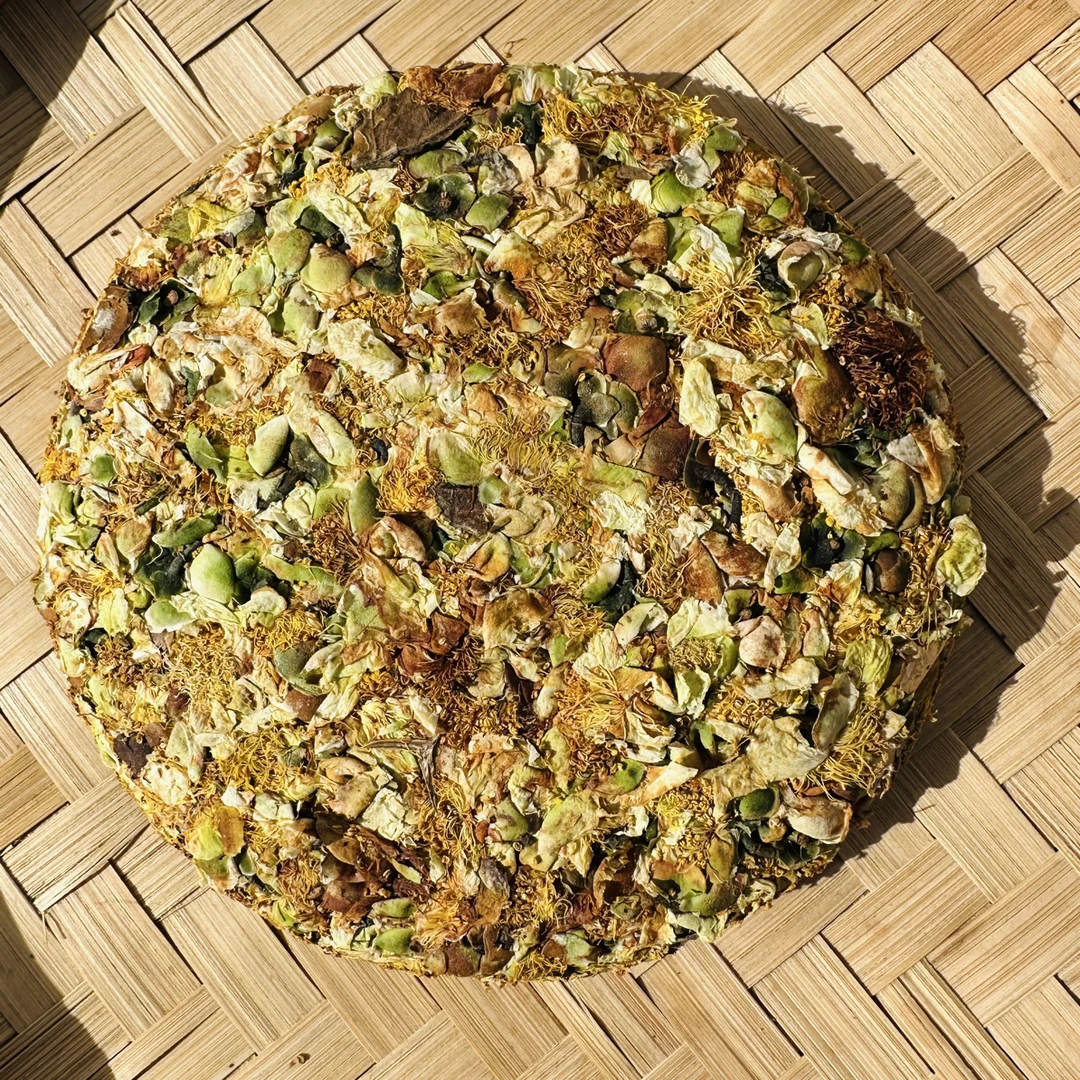 云南普洱茶茶花100克饼