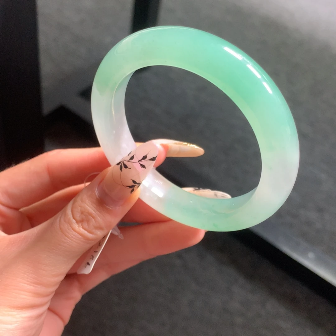 石英质玉手镯未镶嵌花**象