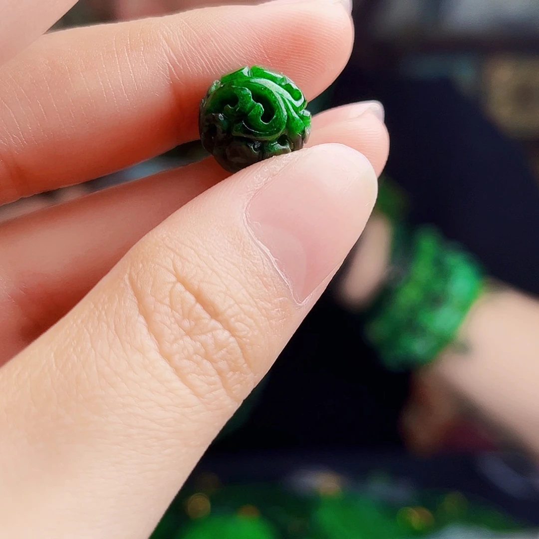 颈饰未镶嵌翡翠多样性