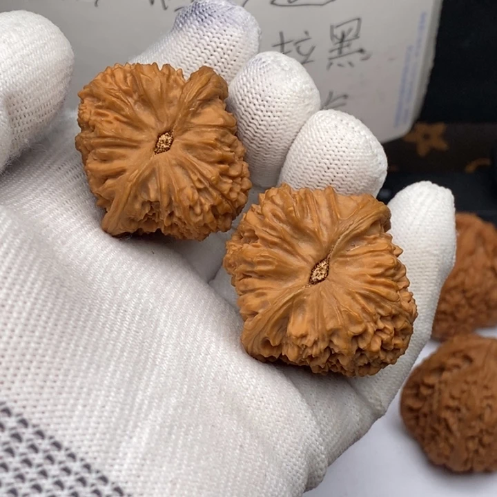 把件文玩核桃黙**愈福利南疆石
