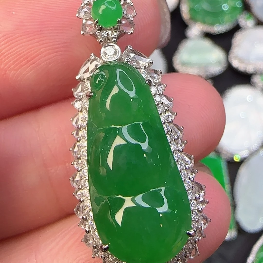 翡翠18K金镶嵌颈饰