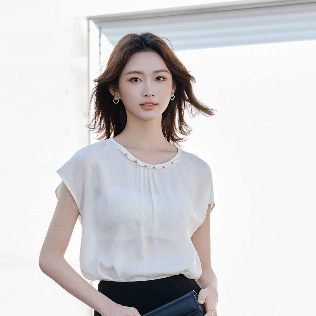 夏季通勤百搭订钻设计感别致圆领短袖衬衫女装