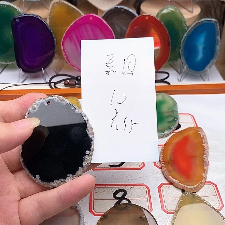 泰***刘玛瑙/玉髓合金颈饰