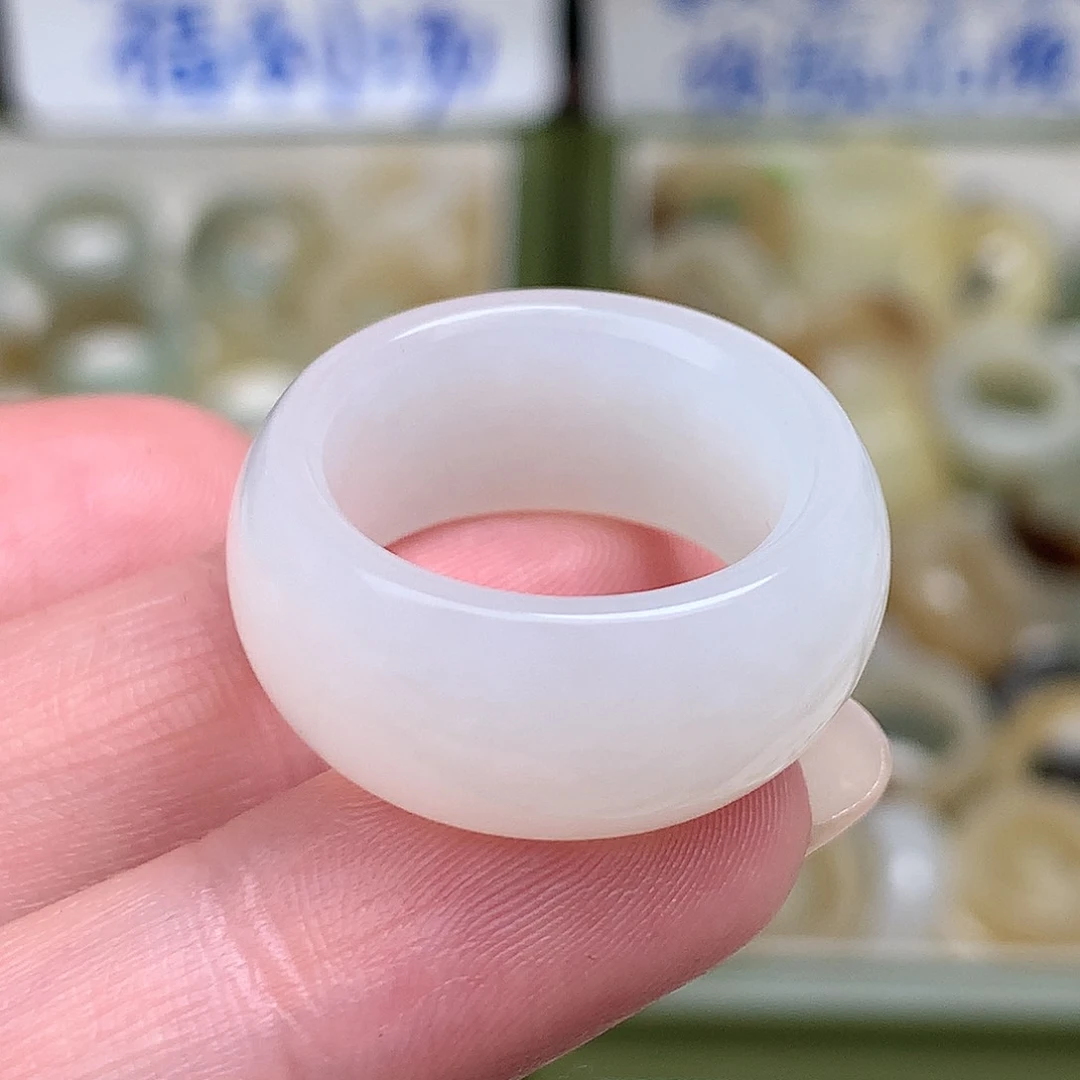 未镶嵌戒指和田玉