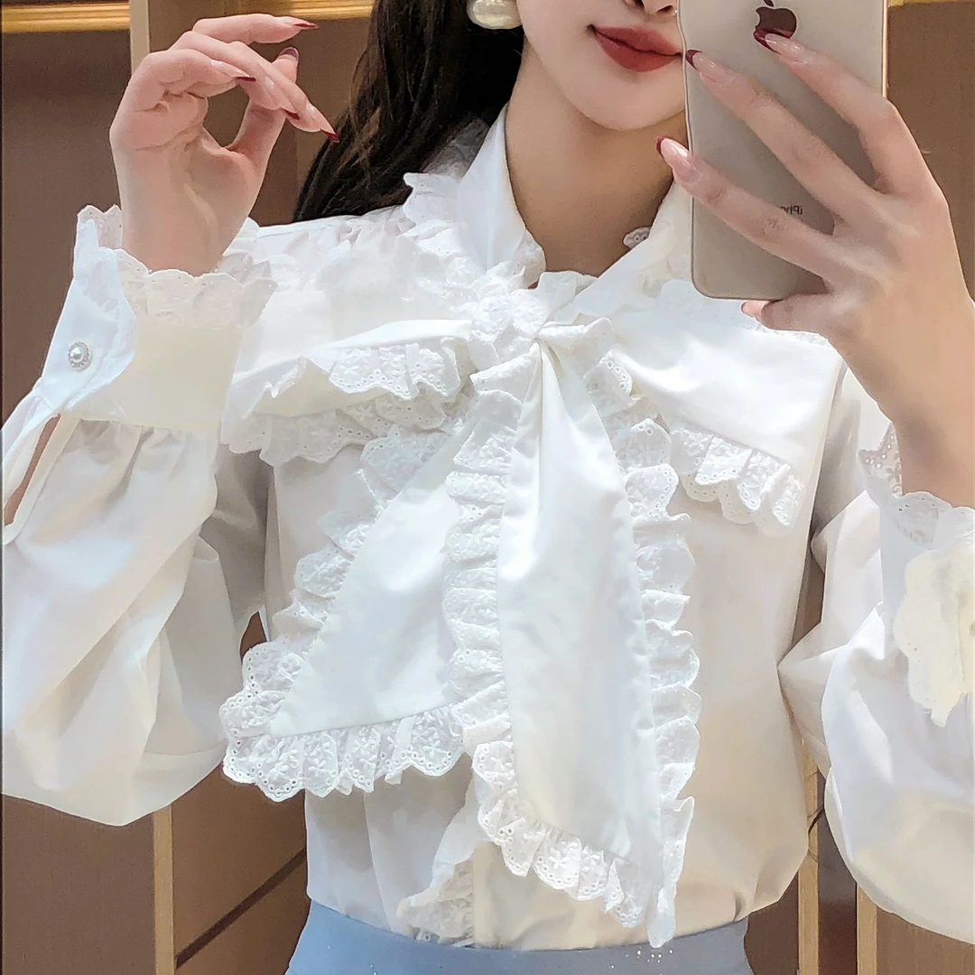 艾日秀法式宫廷风系带蝴蝶结蕾丝拼接长袖衬衫 E8573