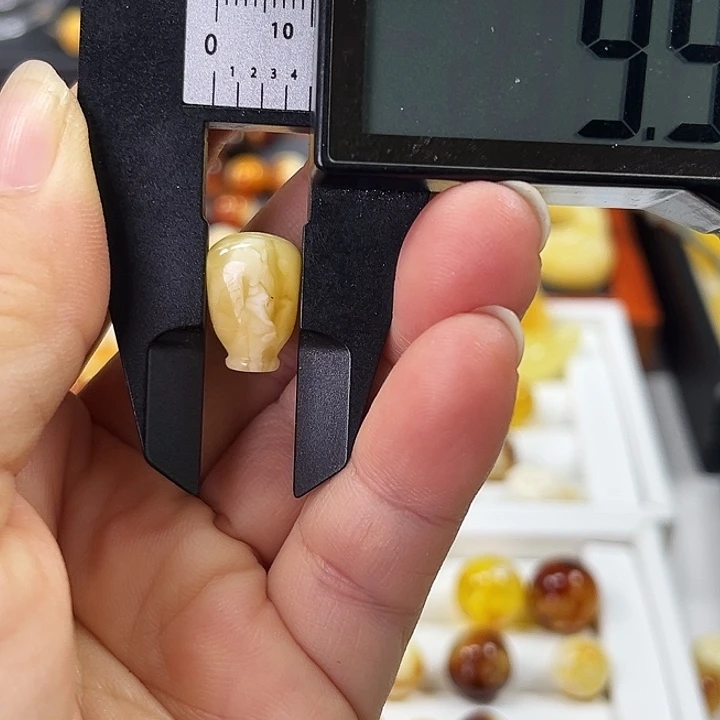 琥珀颈饰未镶嵌11