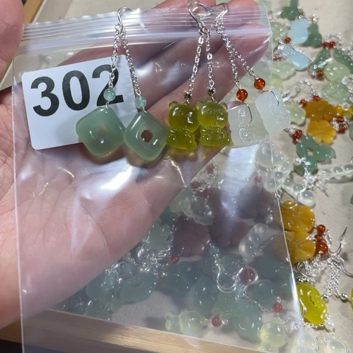 蛇纹石玉耳饰未镶嵌小**凉