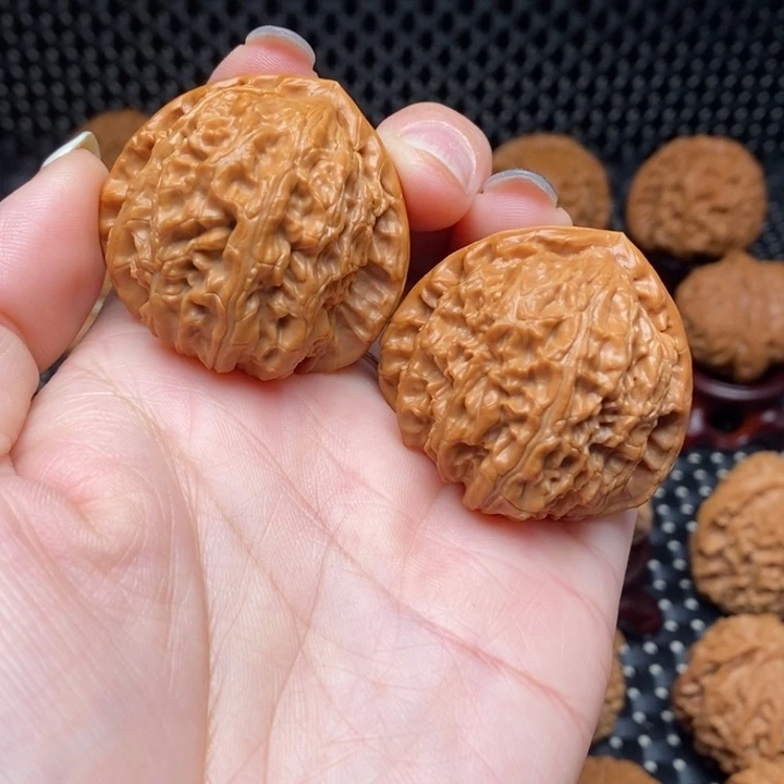 文玩核桃吊坠8三角白39