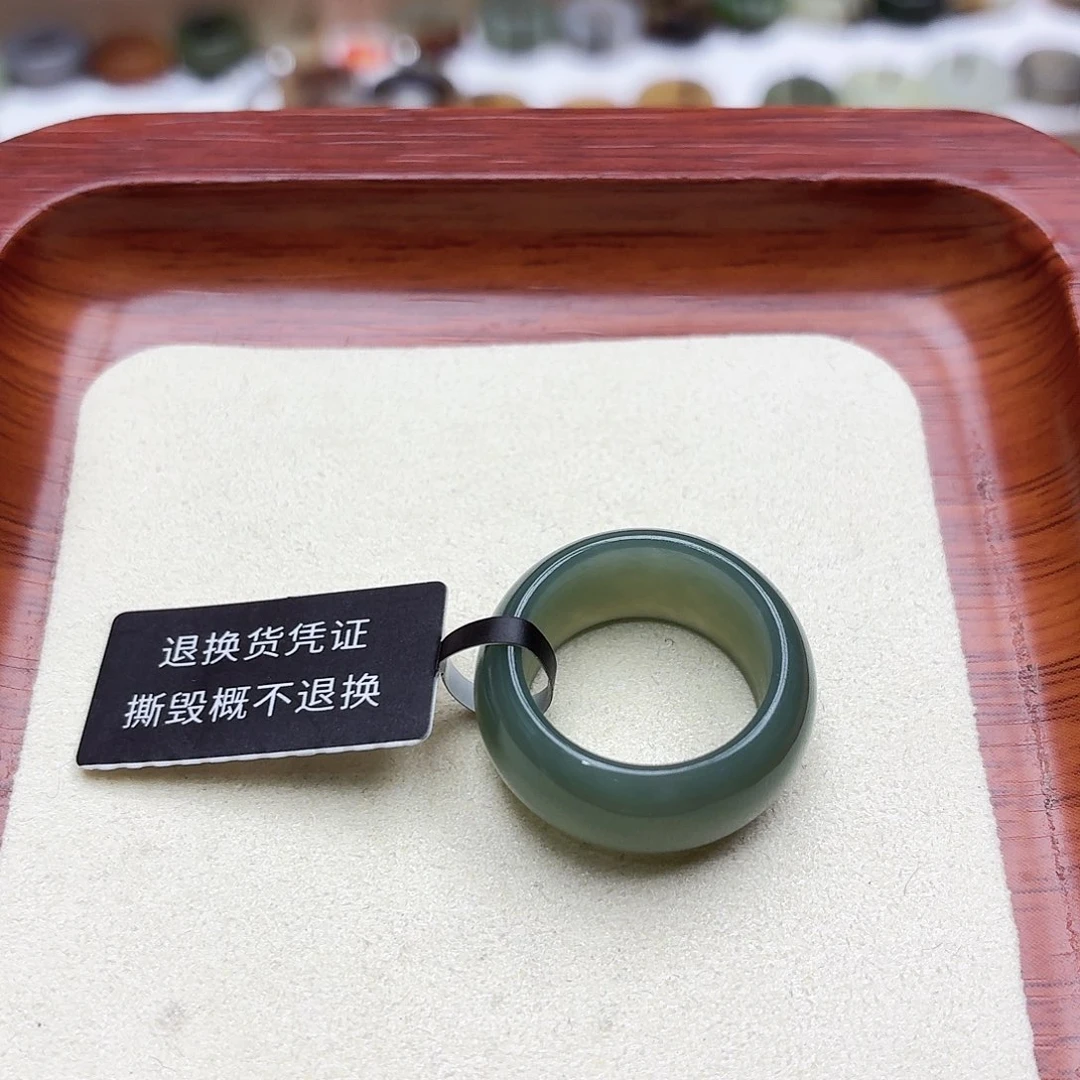 茜***爷未镶嵌戒指和田玉11号