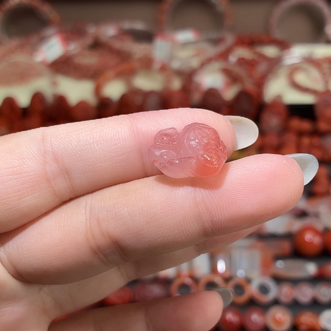 南红玛瑙未镶嵌颈饰飞天貔貅