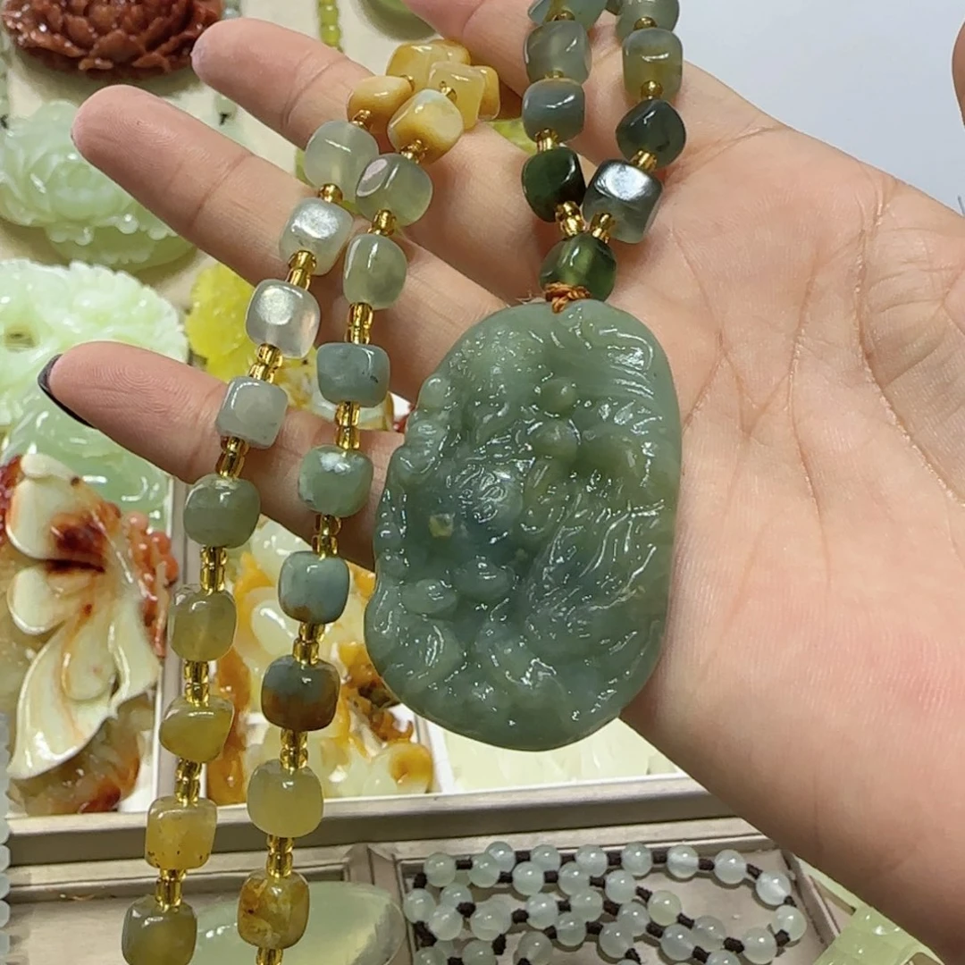 未镶嵌蛇纹石玉吊坠