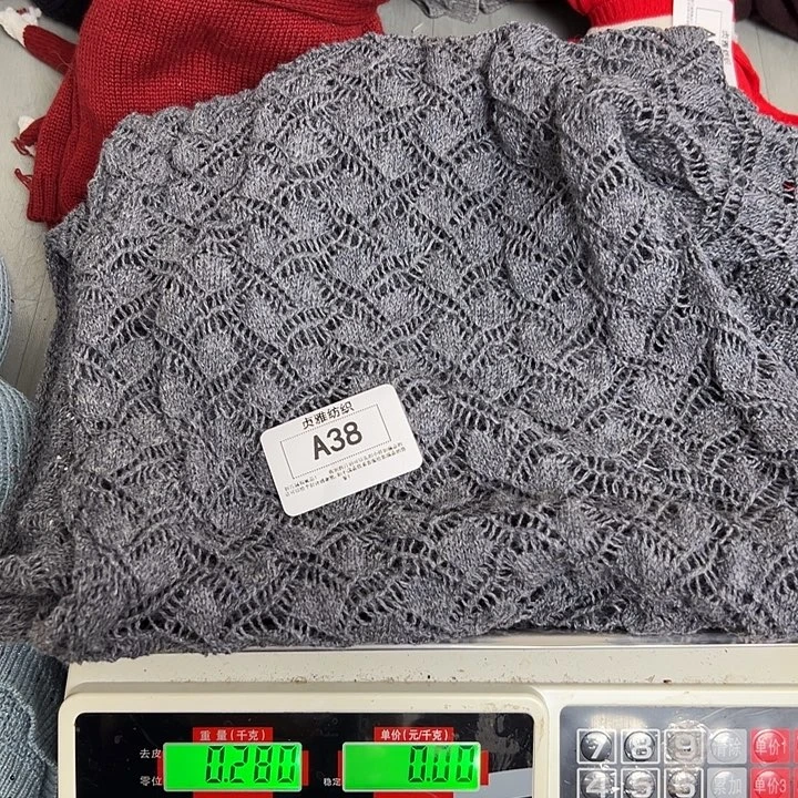 38羊绒围巾灰色一条