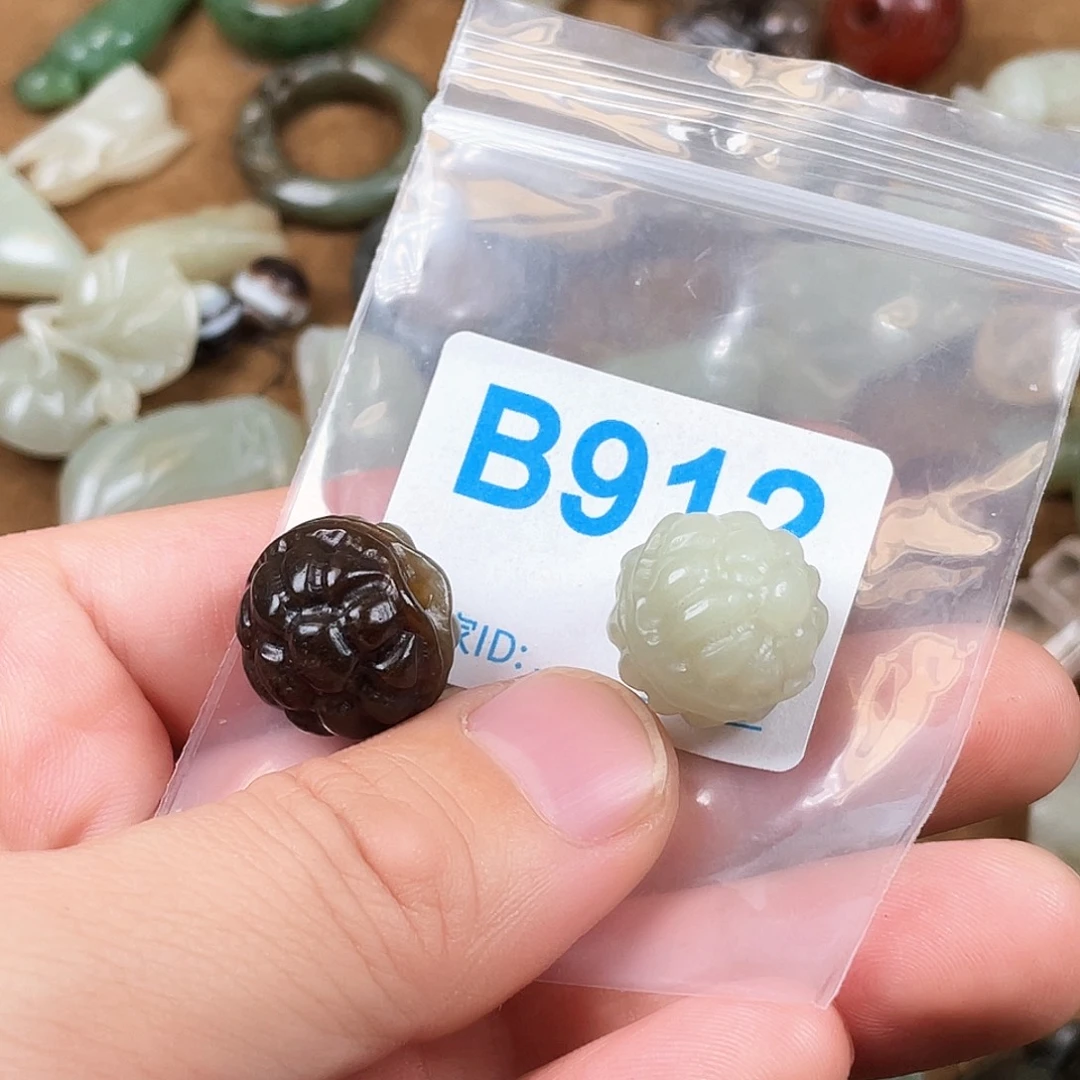 玩***事和田玉未镶嵌颈饰