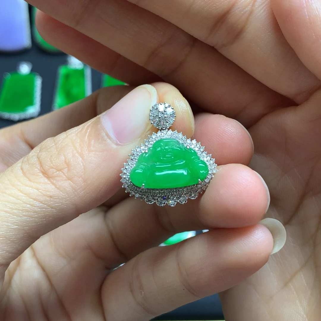 翡翠18K金镶嵌颈饰