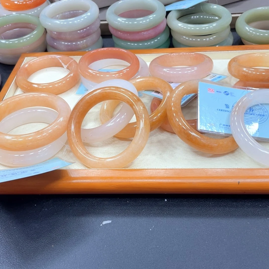 石英岩玉手镯未镶嵌鱿**鱼