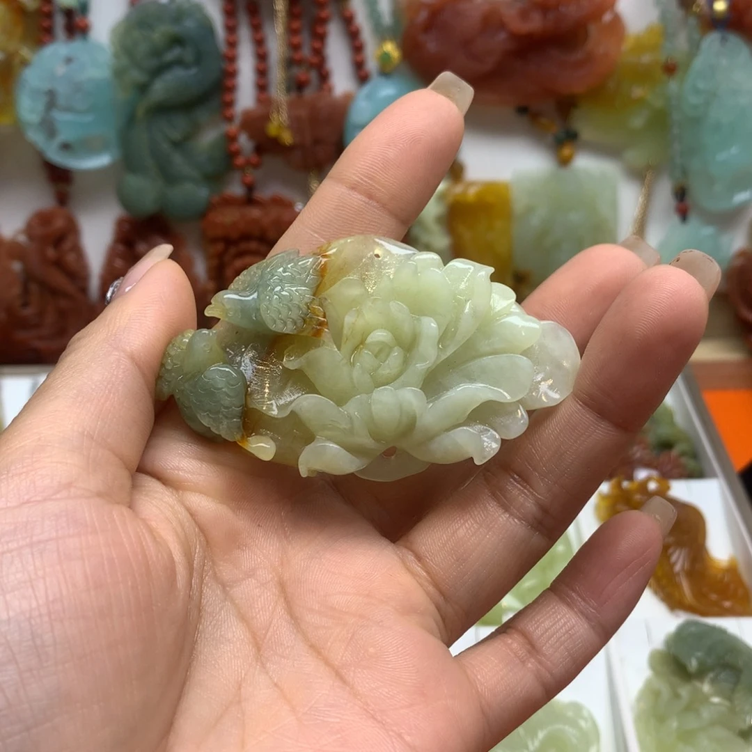 蛇纹石玉颈饰未镶嵌