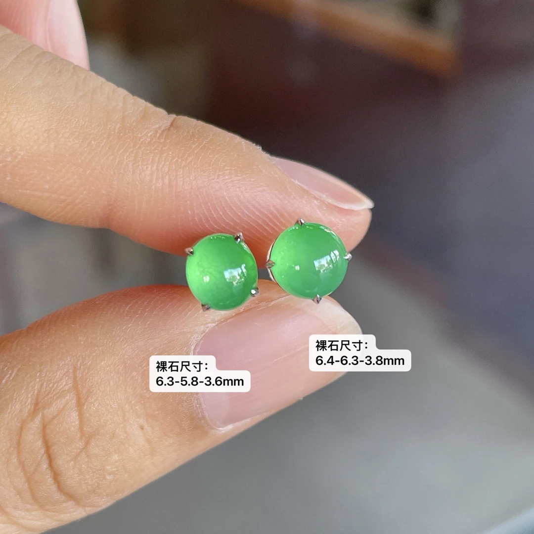 冰种起光起胶饱满翡翠蛋面耳钉