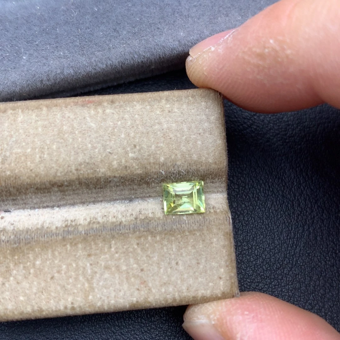 裸石金绿宝石0.97ct全净