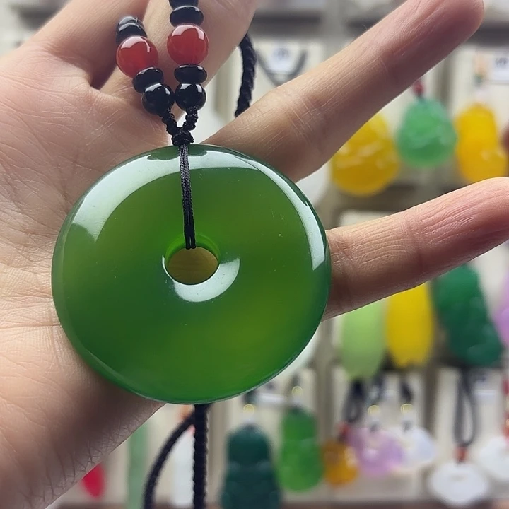 阿***多石英质玉未镶嵌颈饰