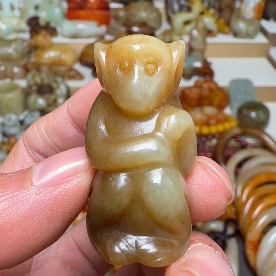 孙***和田玉未镶嵌颈饰
