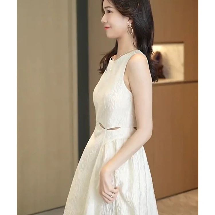 早春新款茶歇法式气质高级感白色镂空无袖连衣裙女小香风显瘦1942