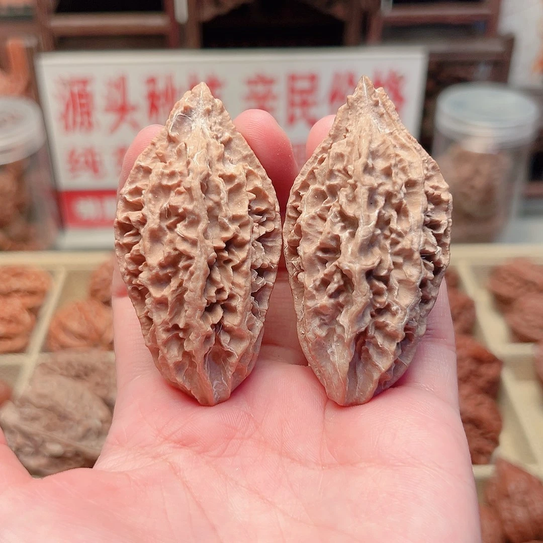 文玩核桃吊坠巨人