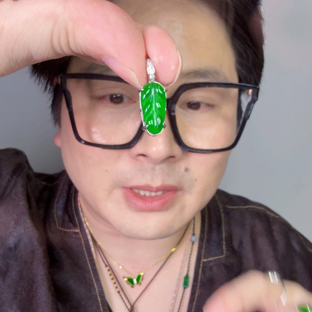 颈饰未镶嵌翡翠一件