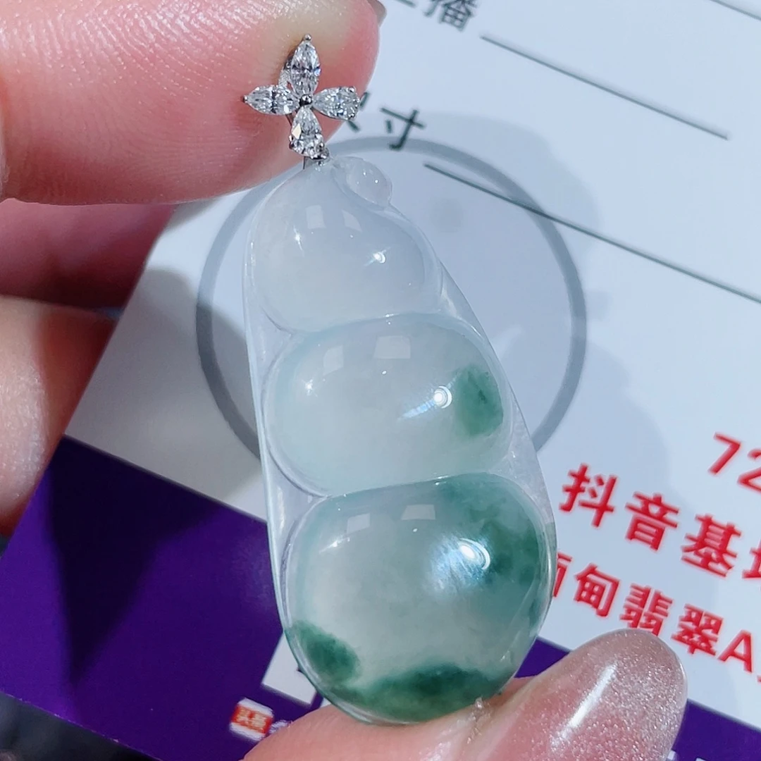 颈饰18K金镶嵌翡翠豆子