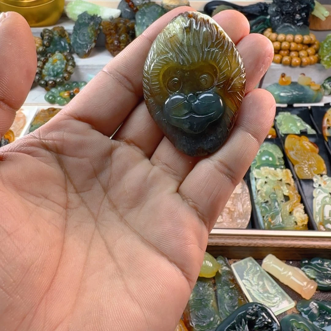 蛇纹石玉未镶嵌颈饰