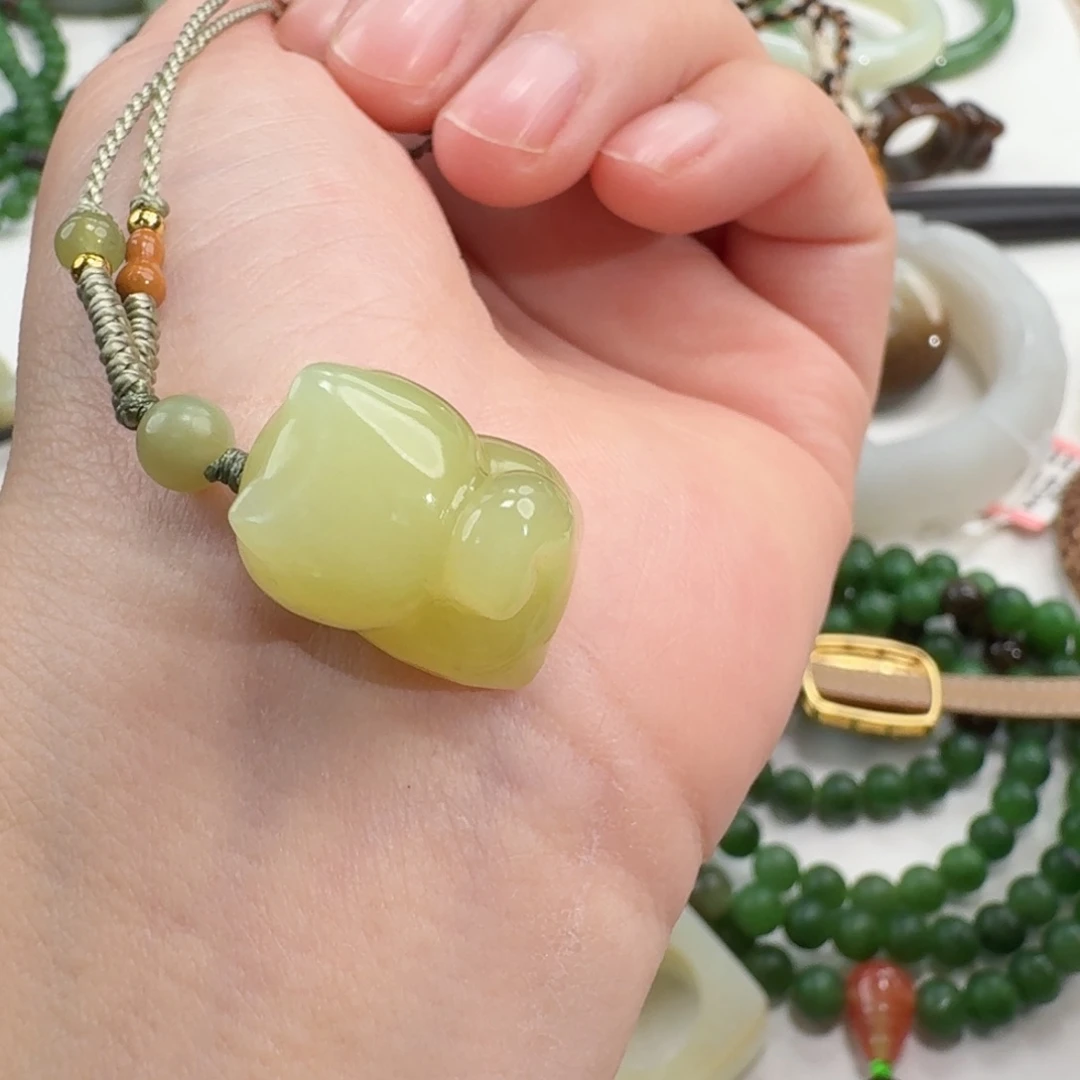 I***A和田玉未镶嵌颈饰