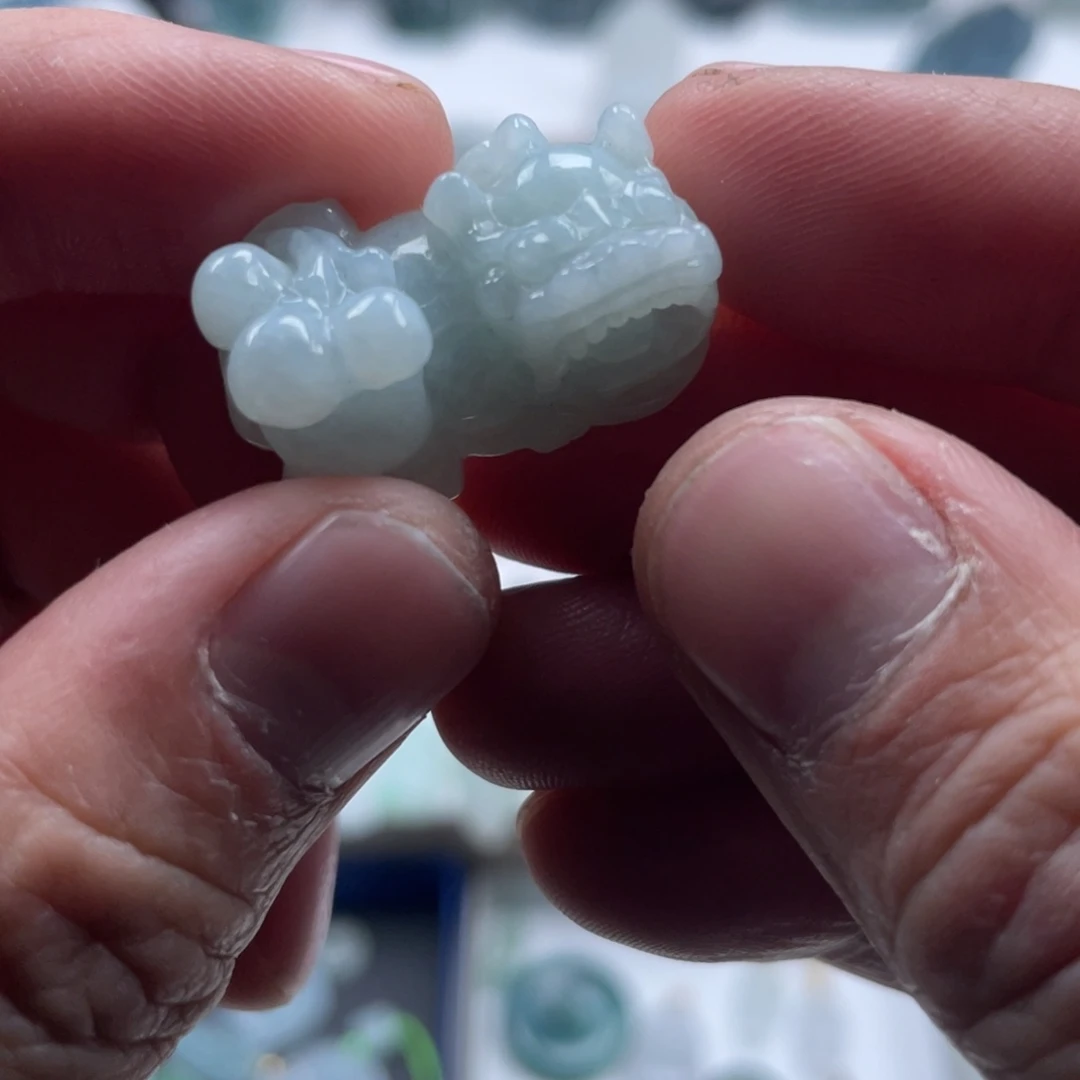 翡翠未镶嵌颈饰貔貅