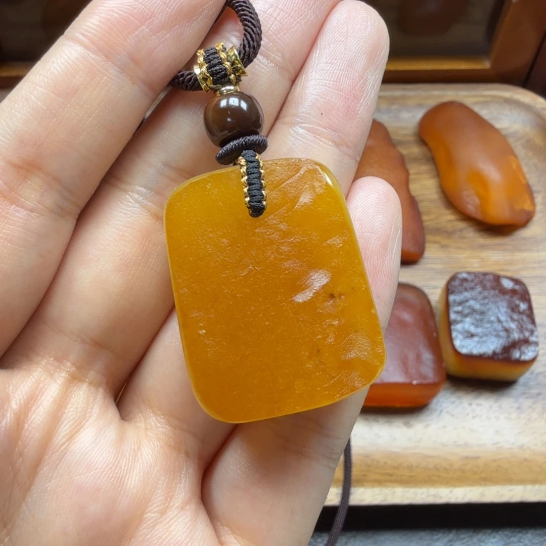 琥珀吊坠(赠链)未镶嵌