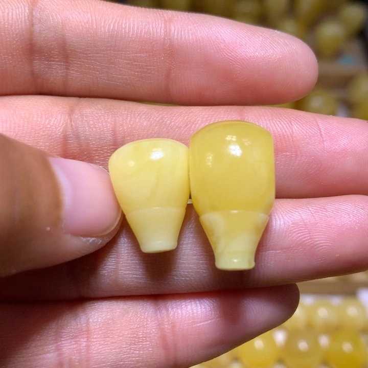 蜜蜡裸石未镶嵌兜****看天然俄料白花蜜蜡老型12+