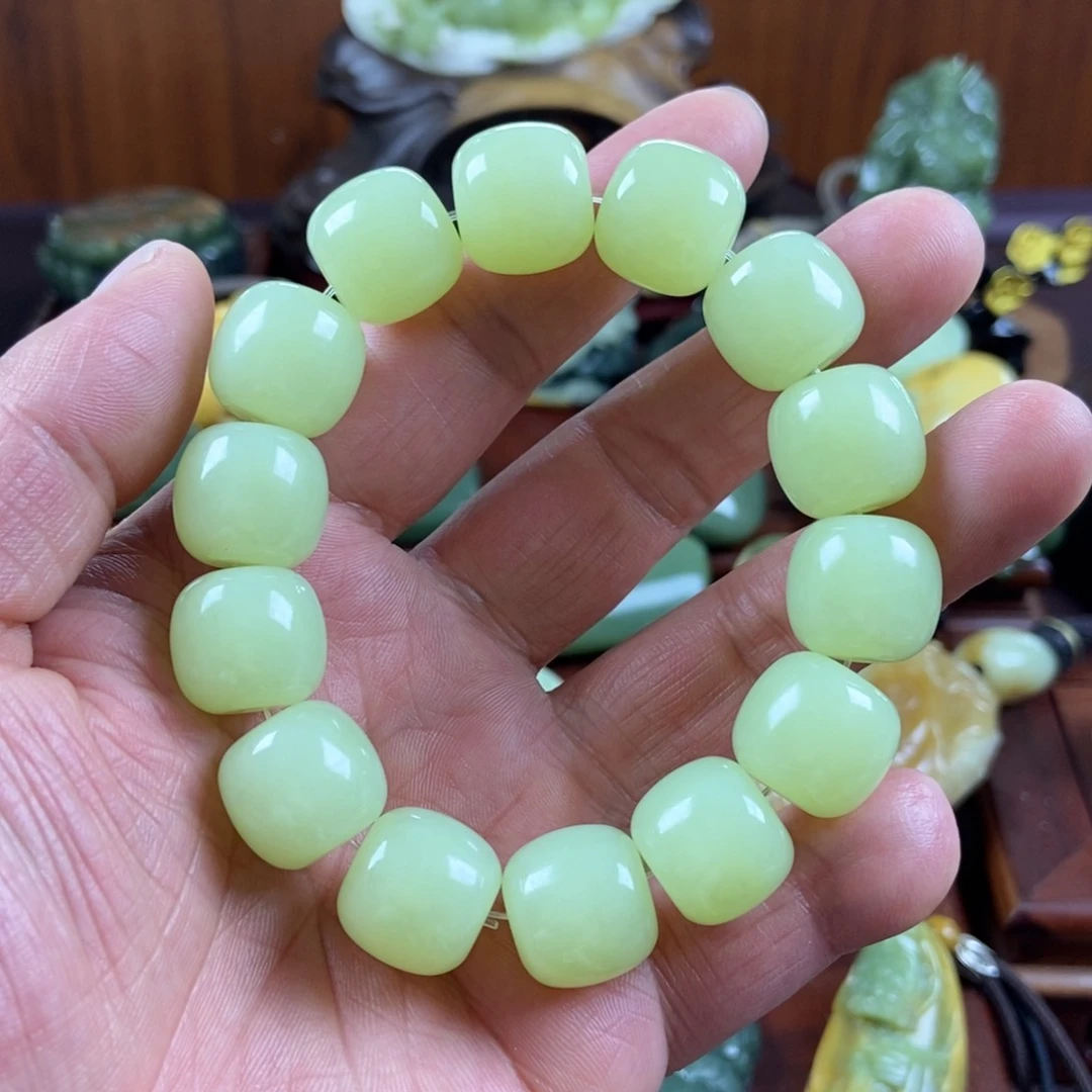 岫岩老玉（透闪石质玉）未镶嵌珠宝奇石