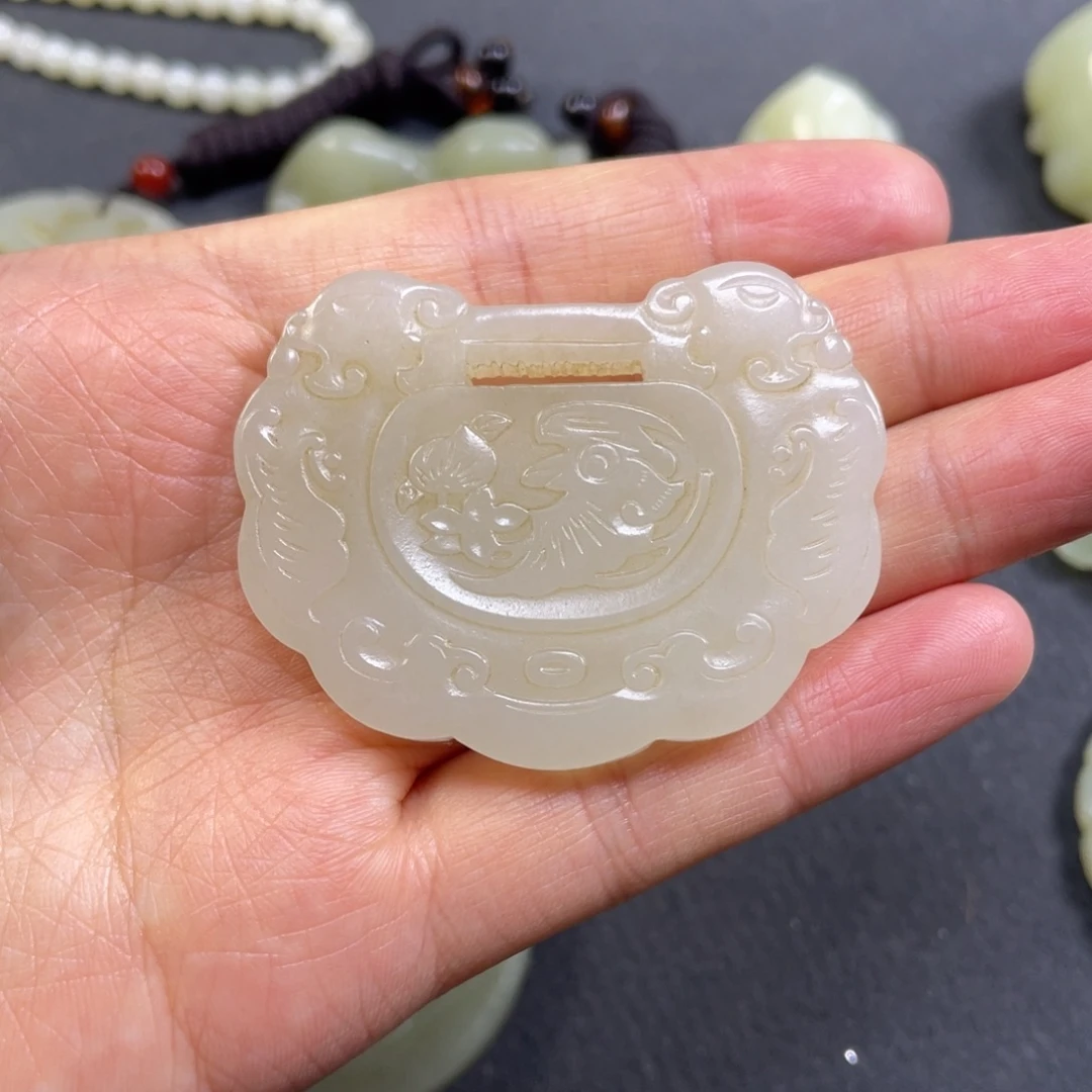 起***云和田玉未镶嵌颈饰