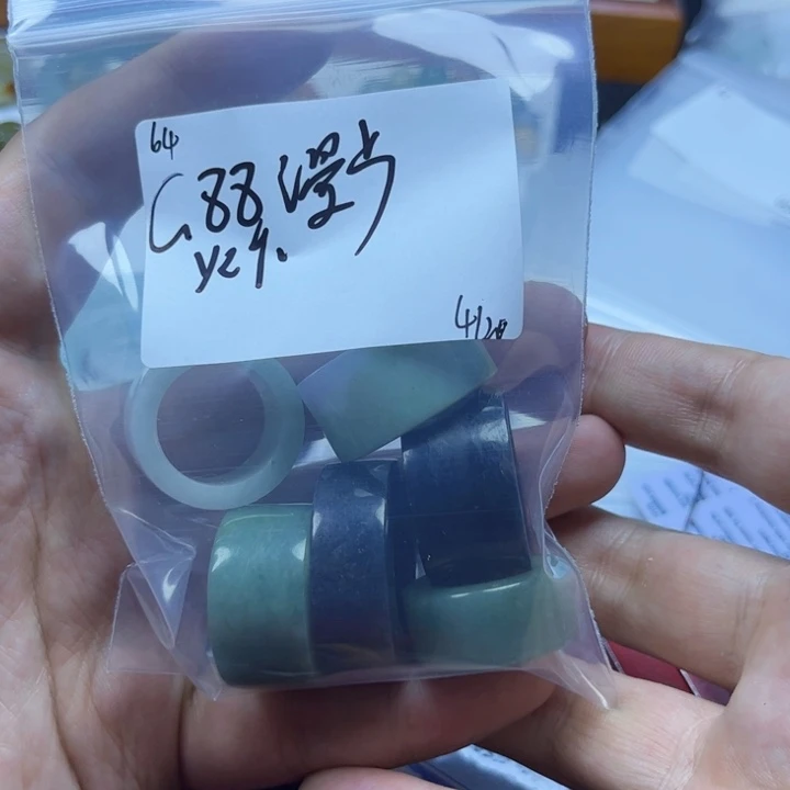 翡翠戒指未镶嵌?****?明天