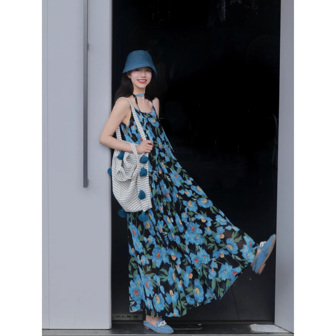 2025新款法式海边度假长裙质感高级感蓝色花色无袖吊带连衣裙女夏